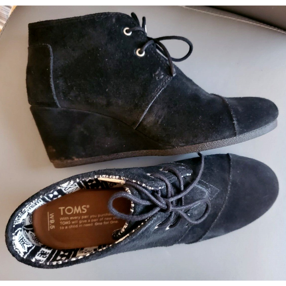 Tom's Black Suede Desert Wedge Lace-Up Booties Boots Sz 9.5W